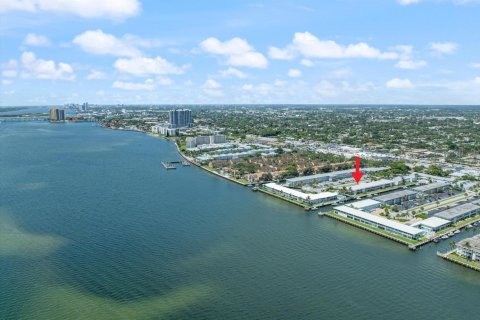 Condo in North Palm Beach, Florida, 2 bedrooms № 2241007 - photo 26