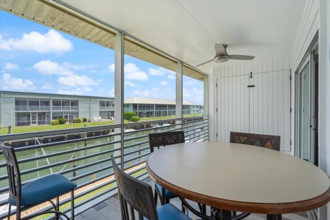Condo in North Palm Beach, Florida, 2 bedrooms № 2241007 - photo 21