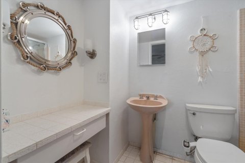 Condo in North Palm Beach, Florida, 2 bedrooms № 2241007 - photo 15