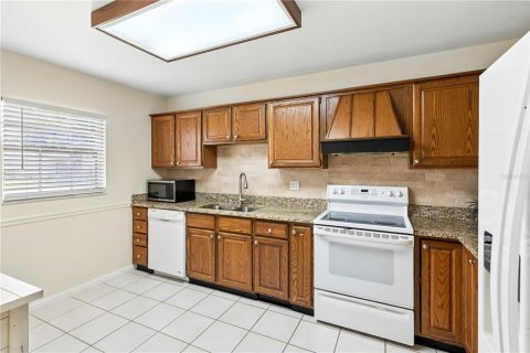 Townhouse in Fort Myers, Florida 3 bedrooms, 168.52 sq.m. № 2393400 - photo 2