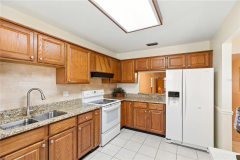 Townhouse in Fort Myers, Florida 3 bedrooms, 168.52 sq.m. № 2393400 - photo 3