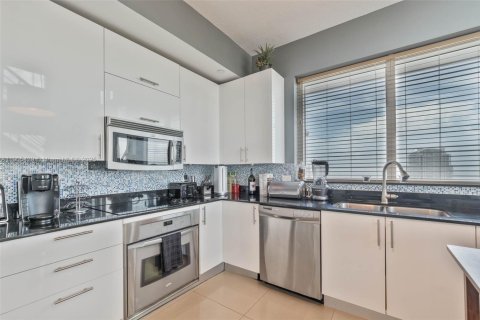 Купить кондоминиум в Майами, Флорида 2 спальни, 119.66м2, № 1956365 - фото 12