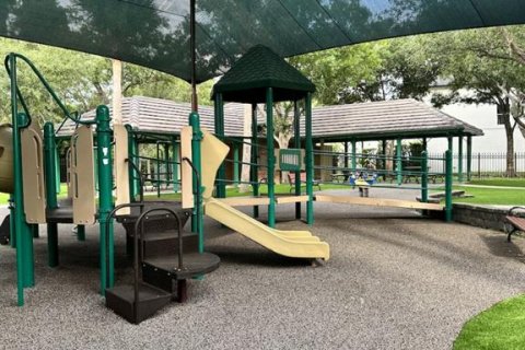 Adosado en venta en Tampa, Florida, 4 dormitorios, 265.98 m2 № 2235648 - foto 26