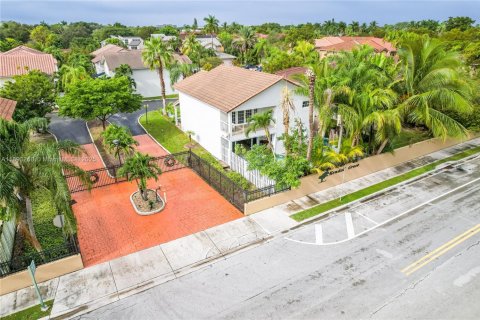 House in Miami, Florida 4 bedrooms, 223.71 sq.m. № 2021767 - photo 27