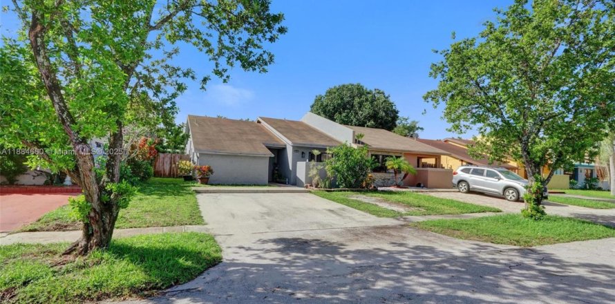 Villa ou maison à Margate, Floride 3 chambres, 151.52 m2 № 1930341