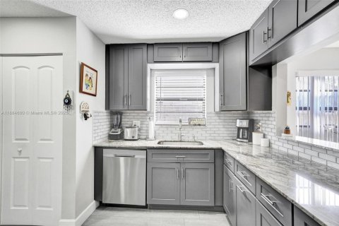 Villa ou maison à vendre à Margate, Floride: 3 chambres, 151.52 m2 № 1930341 - photo 6