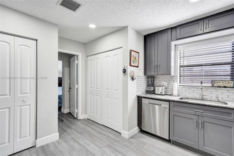 Villa ou maison à vendre à Margate, Floride: 3 chambres, 151.52 m2 № 1930341 - photo 7