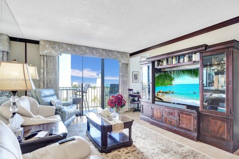 Condo in Hollywood, Florida, 1 bedroom  № 1702593 - photo 3