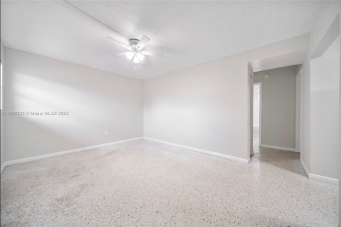 Appartement à louer à Hialeah, Floride: 2 chambres, 84.08 m2 № 1946879 - photo 18