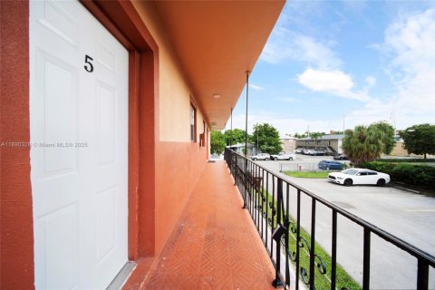 Appartement à louer à Hialeah, Floride: 2 chambres, 84.08 m2 № 1946879 - photo 27