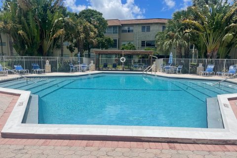 Condominio en alquiler en Lauderdale Lakes, Florida, 2 dormitorios, 87.7 m2 № 1930529 - foto 30