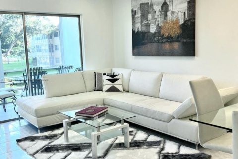 Condominio en alquiler en Lauderdale Lakes, Florida, 2 dormitorios, 87.7 m2 № 1930529 - foto 8