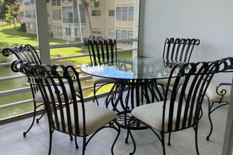 Condominio en alquiler en Lauderdale Lakes, Florida, 2 dormitorios, 87.7 m2 № 1930529 - foto 12
