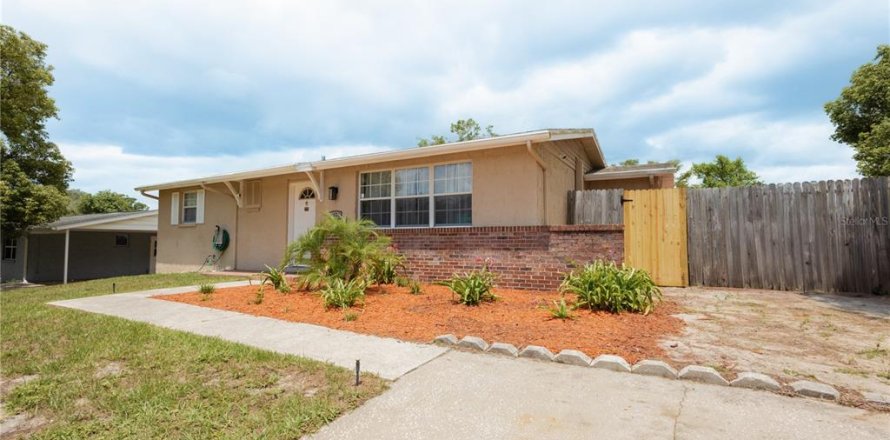 House in Spring Hill, Florida 2 bedrooms, 81.75 sq.m. № 1793650