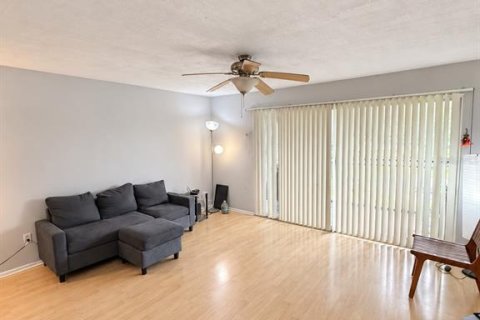 Condo in Tampa, Florida, 2 bedrooms  № 2385871 - photo 3