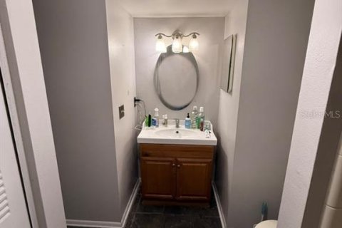 Condo in Tampa, Florida, 2 bedrooms  № 2385871 - photo 15