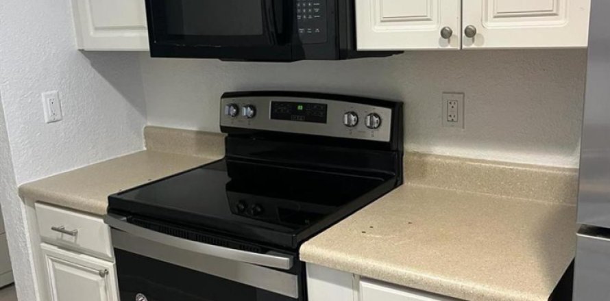 Condo in Lauderhill, Florida, 2 bedrooms № 2191456