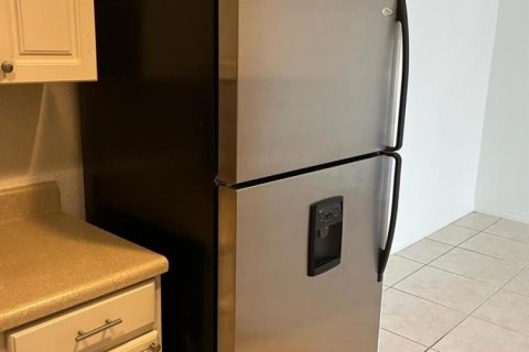 Condo in Lauderhill, Florida, 2 bedrooms № 2191456 - photo 5