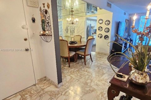 Condo in Aventura, Florida, 2 bedrooms № 2176108 - photo 10