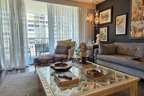Condo in Aventura, Florida, 2 bedrooms № 2176108 - photo 3