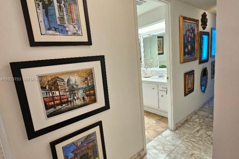 Condo in Aventura, Florida, 2 bedrooms № 2176108 - photo 21