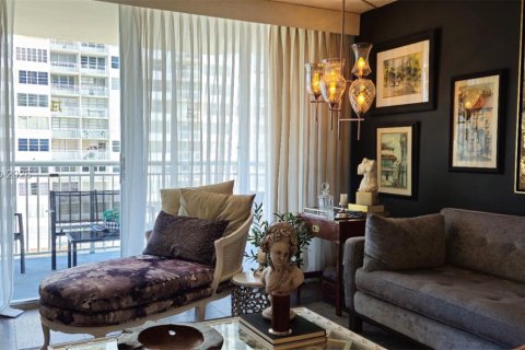 Condo in Aventura, Florida, 2 bedrooms № 2176108 - photo 4