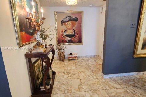 Condo in Aventura, Florida, 2 bedrooms № 2176108 - photo 9