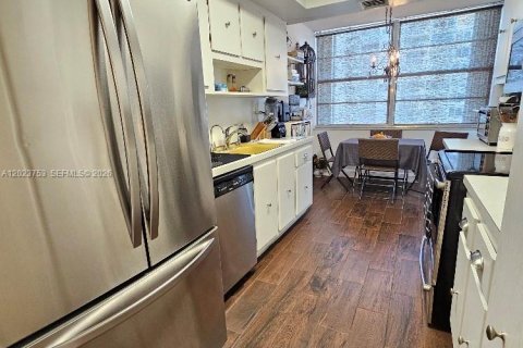Condo in Aventura, Florida, 2 bedrooms № 2176108 - photo 19