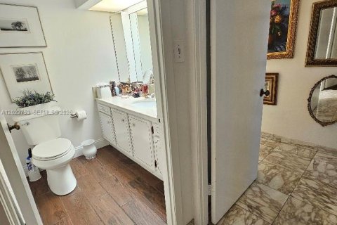 Condo in Aventura, Florida, 2 bedrooms № 2176108 - photo 24