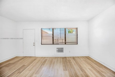 House in Miami Beach, Florida 1 bedroom, 66.43 sq.m. № 2088120 - photo 9