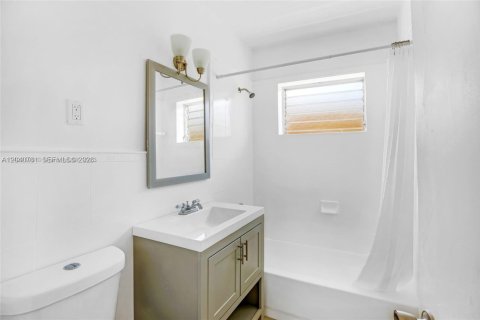 House in Miami Beach, Florida 1 bedroom, 66.43 sq.m. № 2088120 - photo 14