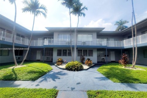 House in Miami Beach, Florida 1 bedroom, 66.43 sq.m. № 2088120