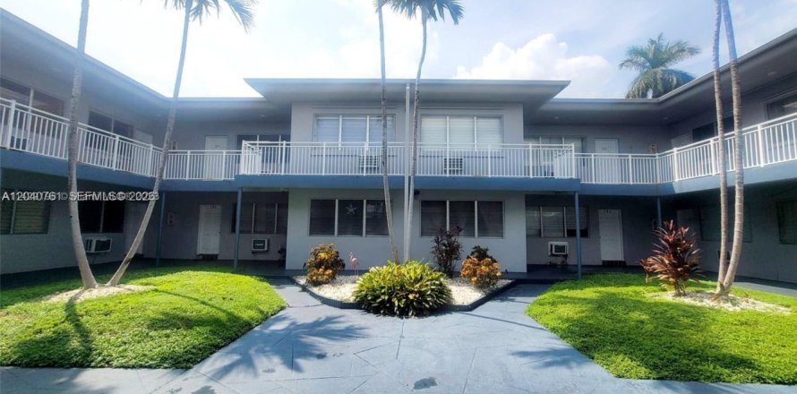 House in Miami Beach, Florida 1 bedroom, 66.43 sq.m. № 2088120