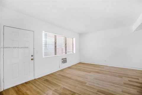 House in Miami Beach, Florida 1 bedroom, 66.43 sq.m. № 2088120 - photo 10