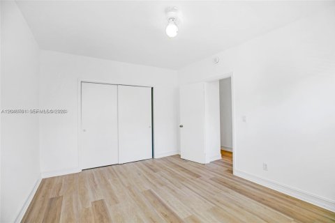 House in Miami Beach, Florida 1 bedroom, 66.43 sq.m. № 2088120 - photo 13