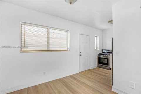 House in Miami Beach, Florida 1 bedroom, 66.43 sq.m. № 2088120 - photo 5