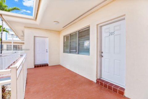 House in Miami Beach, Florida 1 bedroom, 66.43 sq.m. № 2088120 - photo 2