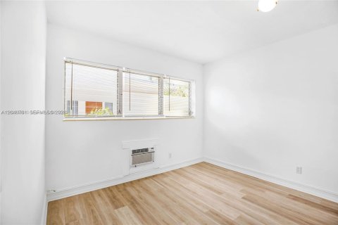 House in Miami Beach, Florida 1 bedroom, 66.43 sq.m. № 2088120 - photo 11