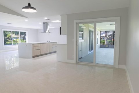 House in Vero Beach, Florida 3 bedrooms, 165.09 sq.m. № 2082078 - photo 30