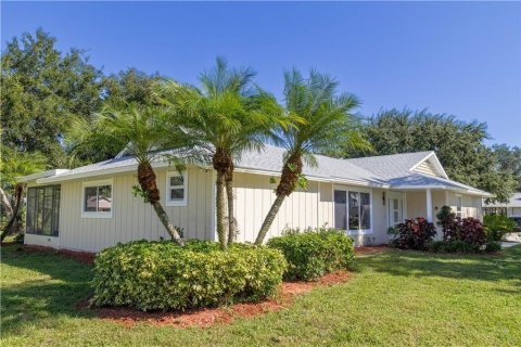 House in Vero Beach, Florida 3 bedrooms, 165.09 sq.m. № 2082078 - photo 5