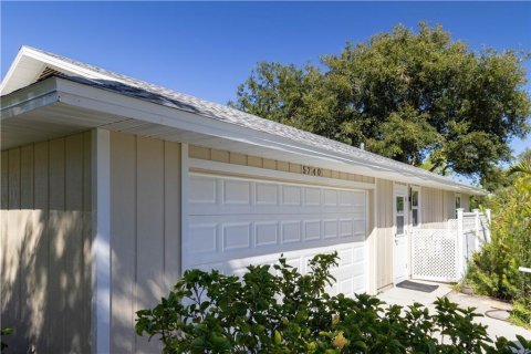 House in Vero Beach, Florida 3 bedrooms, 165.09 sq.m. № 2082078 - photo 4