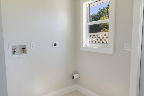 House in Vero Beach, Florida 3 bedrooms, 165.09 sq.m. № 2082078 - photo 26