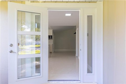 House in Vero Beach, Florida 3 bedrooms, 165.09 sq.m. № 2082078 - photo 10