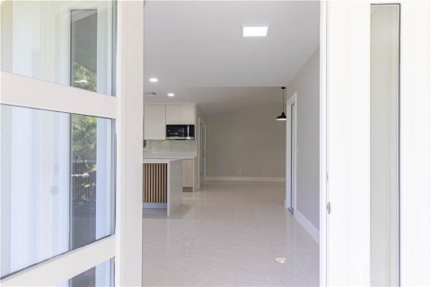 House in Vero Beach, Florida 3 bedrooms, 165.09 sq.m. № 2082078 - photo 11