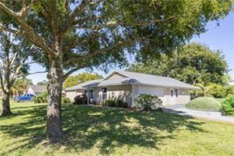 House in Vero Beach, Florida 3 bedrooms, 165.09 sq.m. № 2082078 - photo 3