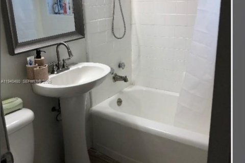 Casa en alquiler en Fort Lauderdale, Florida, 1 dormitorio, 66.89 m2 № 1997689 - foto 4