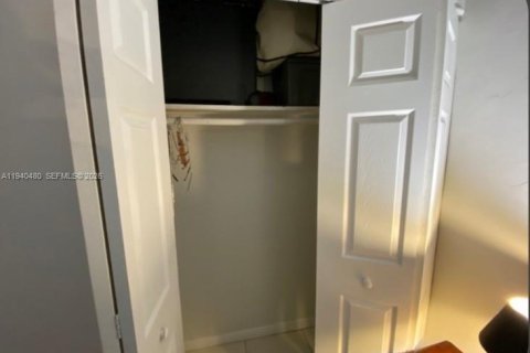 Casa en alquiler en Fort Lauderdale, Florida, 1 dormitorio, 66.89 m2 № 1997689 - foto 3