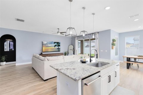 Casa en venta en Orlando, Florida, 4 dormitorios, 268.49 m2 № 1901850 - foto 13
