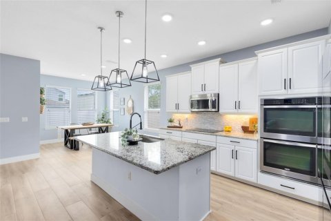 Casa en venta en Orlando, Florida, 4 dormitorios, 268.49 m2 № 1901850 - foto 3