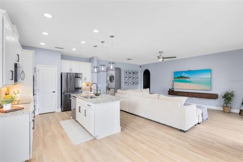 Casa en venta en Orlando, Florida, 4 dormitorios, 268.49 m2 № 1901850 - foto 10